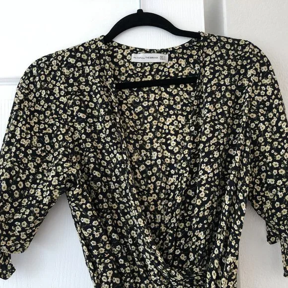 Faithfull The Brand Black & Cream Floral Short Sleeve Play Suit Romper Size 8 - Picture 4 of 10